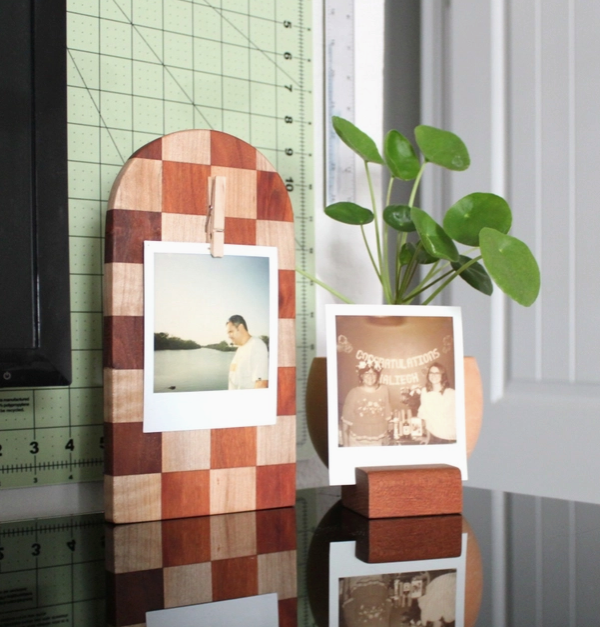 Cambré Wooden Checkered Photo Display