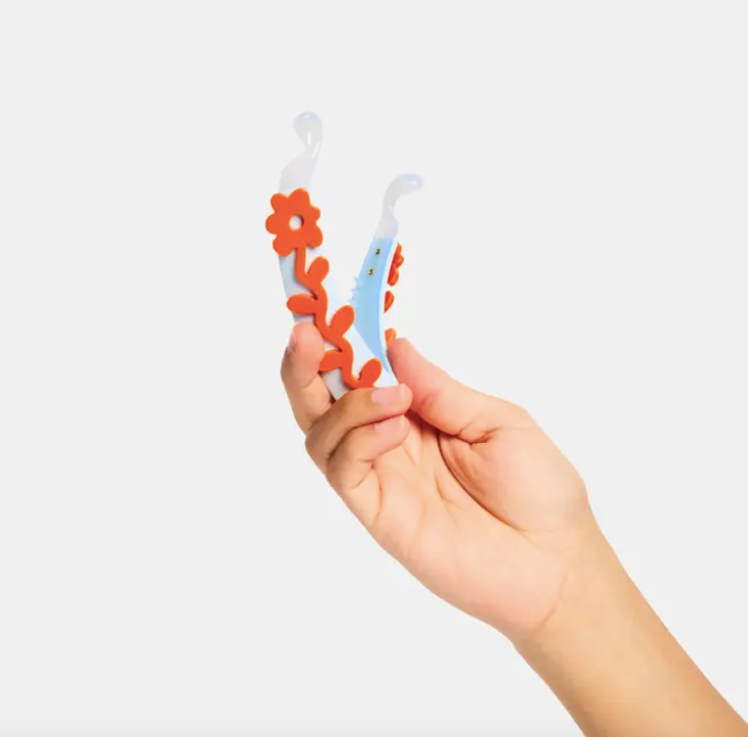 Banana Clip in Poppy Sky