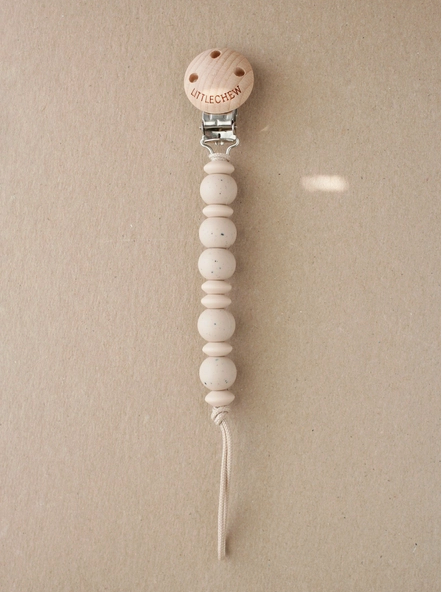 Pacifier Clip in Speckled Vanilla