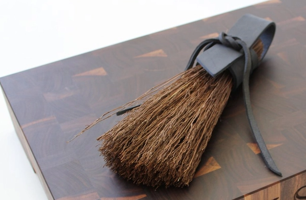 Nesting Broom & Dustpan Set