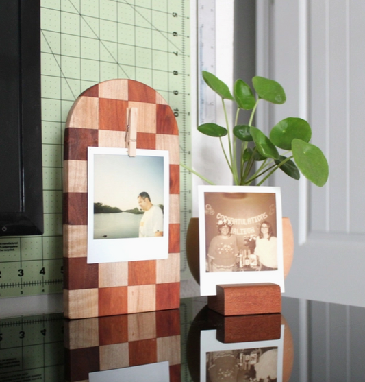 Cambré Wooden Checkered Photo Display