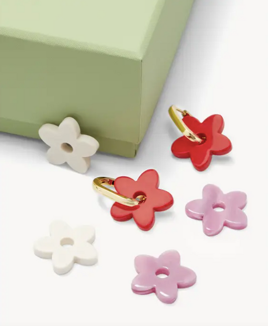 Petite Flower Charm Set in Chérie