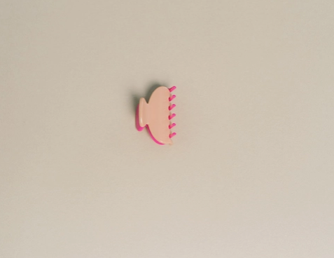 Small Two Tone Hair Claw, Dragonfruit