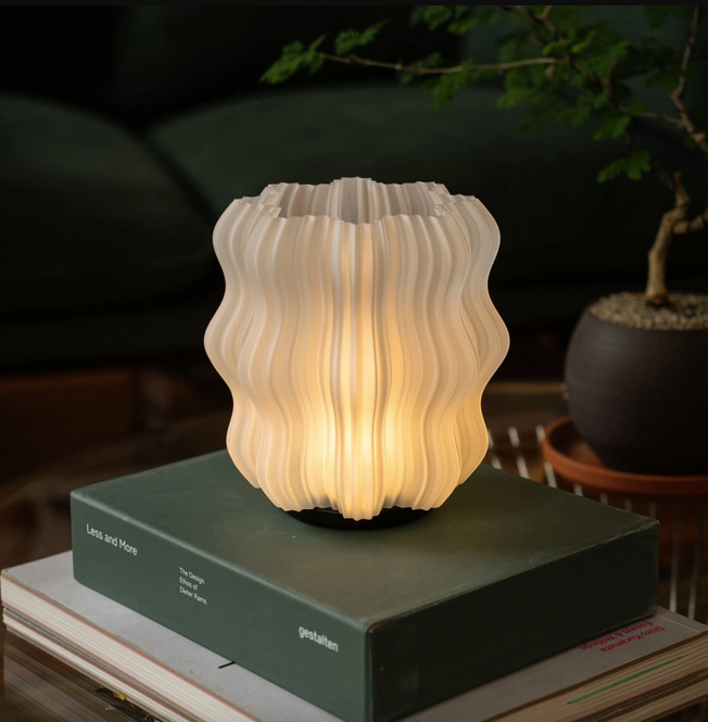 Cordless Mini Wavy Lamp in White